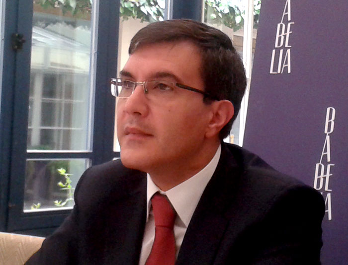 El secretario de Estado para las Relaciones con las Cortes, José Luis Ayllón, en Los Desayunos de Babelia. Foto: El Satiricón.